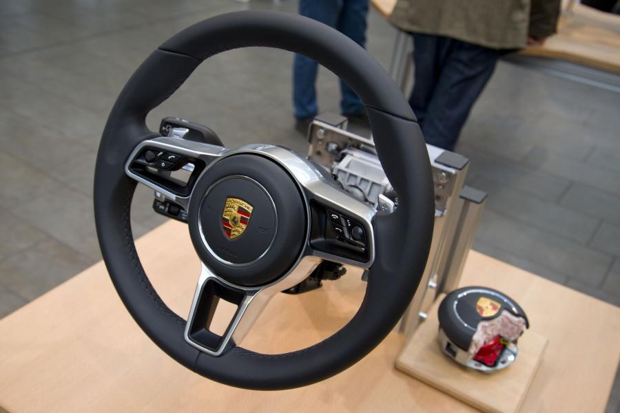  Porsche Macan Turbo 2015 года  (фото 75 из 84)
